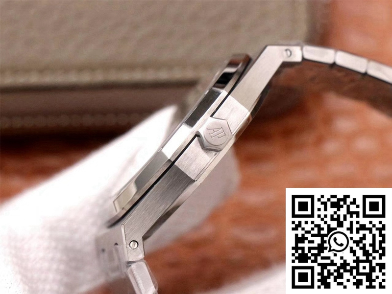 Audemars Piguet Royal Oak 15400ST.OO.1220ST.02 ZF Factory White Dial Audemars Piguet Royal Oak 15400ST.OO.1220ST.02 ZF Factory White Dial - Image 3